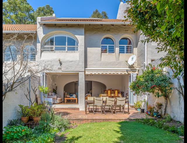 3 BEDROOM DUPLEX TO LET IN BORDEAUX